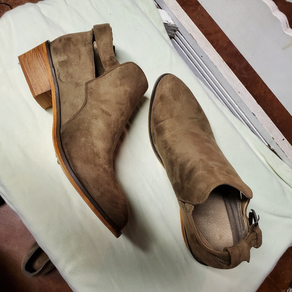 GC [brand] olive green booties NIB